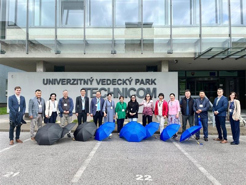 ХААИС-ийн харьяа Агроэкологи, бизнесийн сургуулийн удирдлага, багш, мэргэжилтнүүд Европын Холбооны улсуудад дээд боловсролын байгууллагын цахим шилжилтийн чиглэлээр туршлага судалж байна.