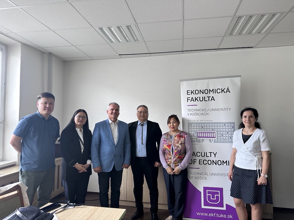 ХААИС-ийн харьяа Агроэкологи, бизнесийн сургуулийн удирдлага, багш, мэргэжилтнүүд Европын Холбооны улсуудад дээд боловсролын байгууллагын цахим шилжилтийн чиглэлээр туршлага судалж байна.