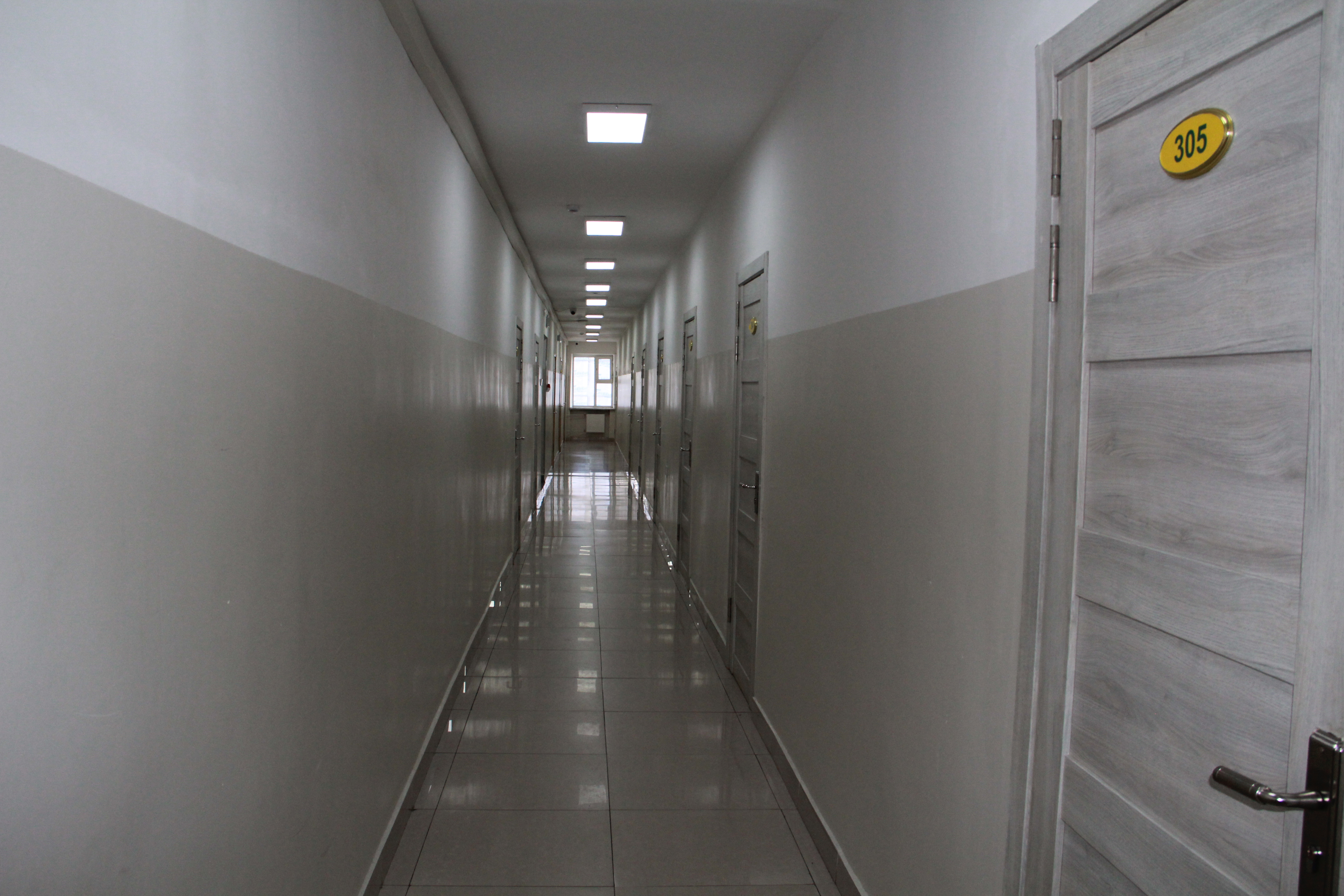 Дотуур байр